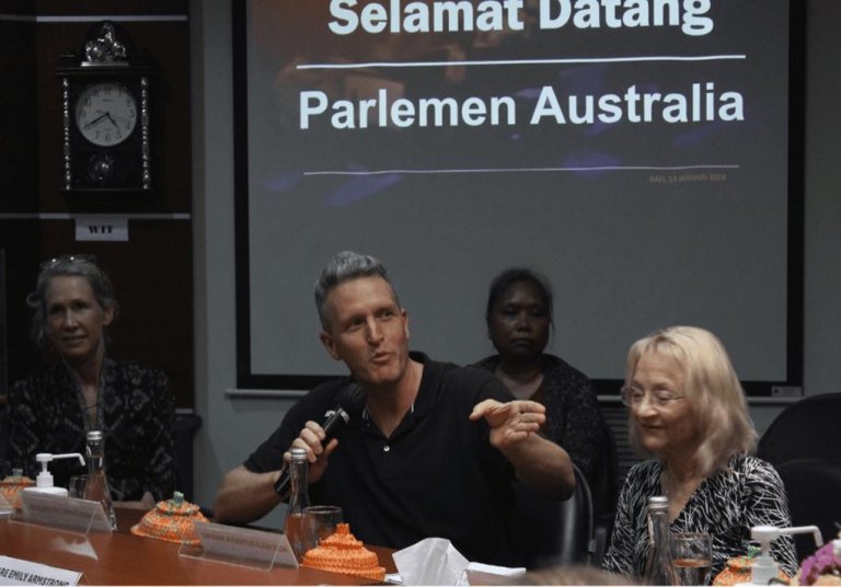 94 a cover. parlement australia kunjungi 1