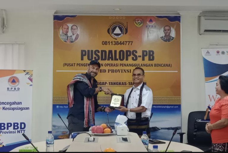 Kunjungi Pusdalops PB NTT Wakil Duta Besar Australia Sebut NTT Prioritas